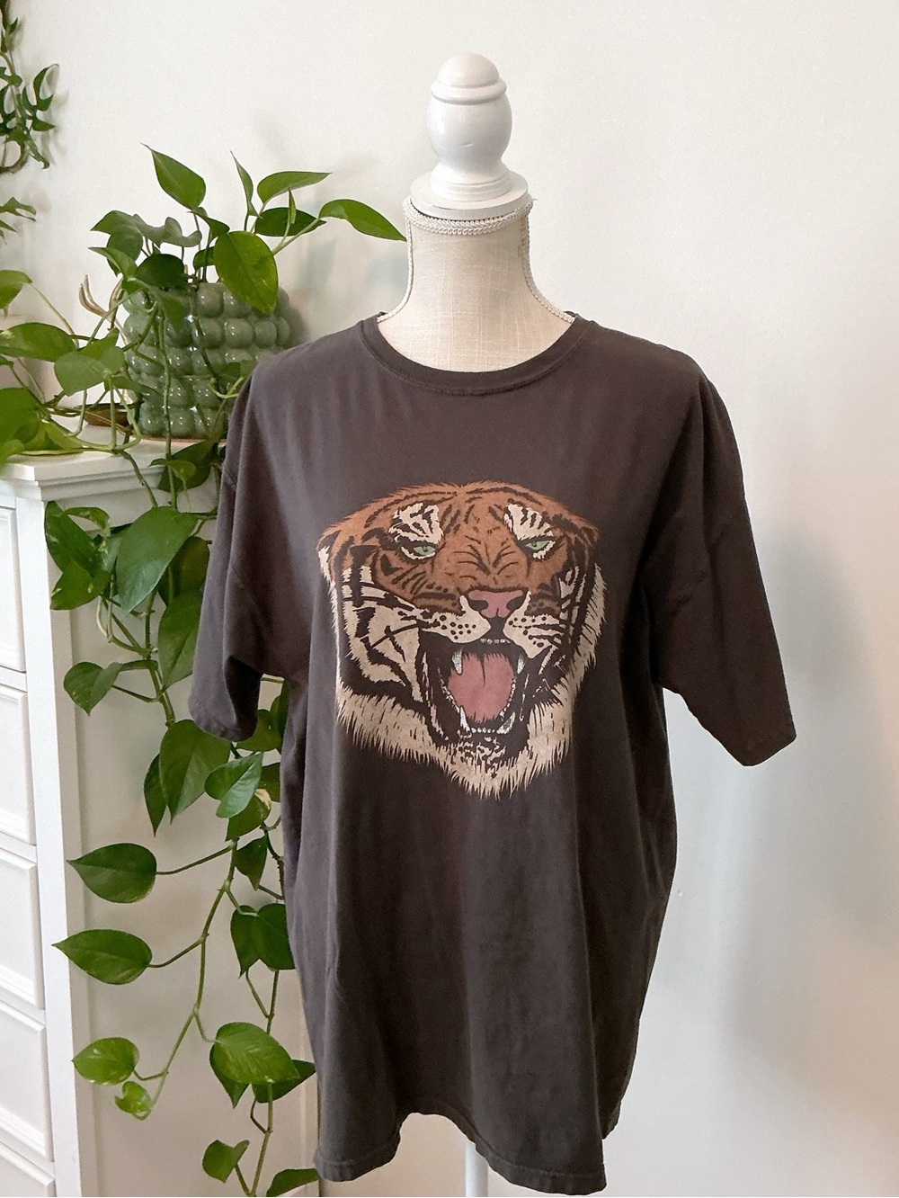 Lulusimon Studio | Tiger Tee size Large